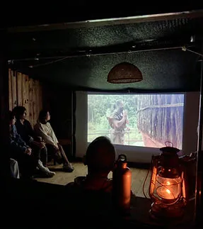小屋での上映会